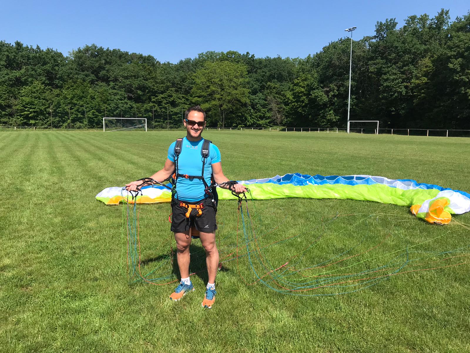 premiers gonflages avec une voiel de parapente